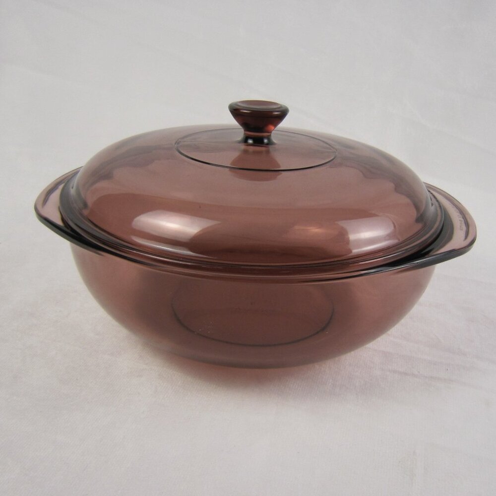 Vintage Pyrex Cranberry Casserole Dish 2L with Lid - Good condition